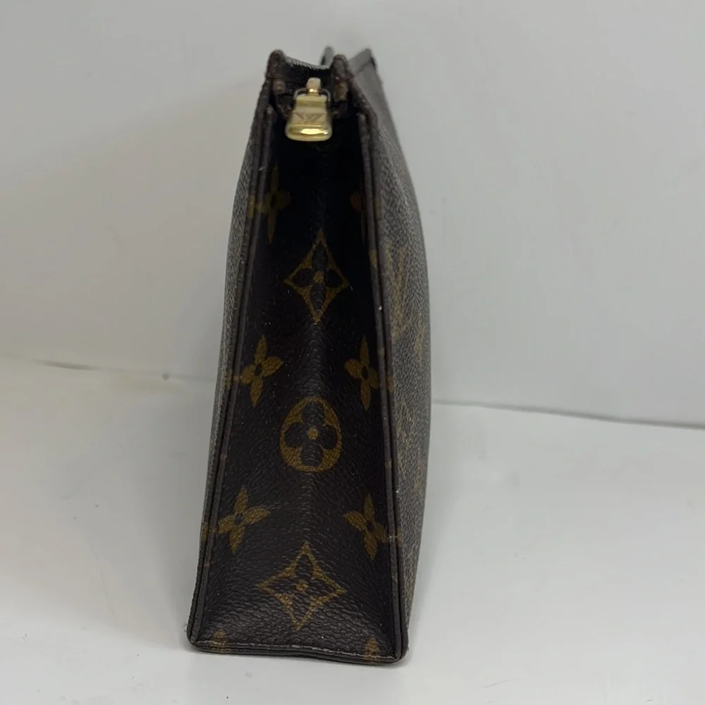 SOLD. Louis Vuitton Toiletry 19 pouch monogram - Picture 2 of 13